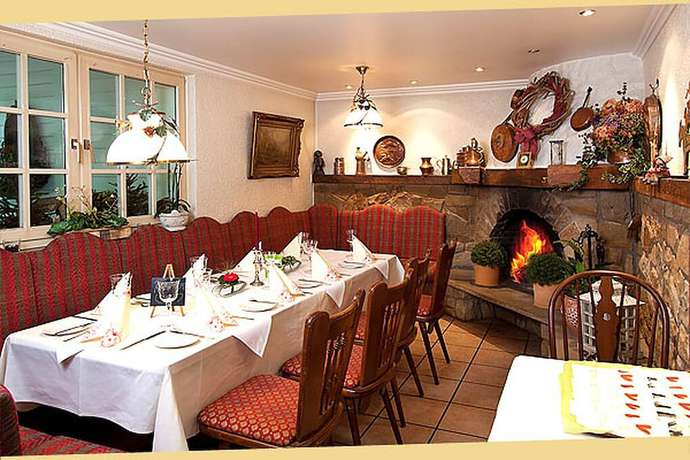 Imagen del bar/restaurante del Hotel Meyer - Alter Bergischer Gasthof. Foto 9