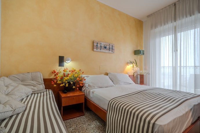 Imagen de la habitación del Hotel Mia. Foto 7
