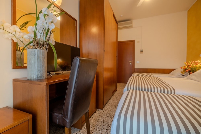 Imagen de la habitación del Hotel Mia. Foto 9