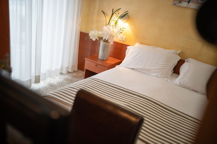 Imagen de la habitación del Hotel Mia. Foto 12