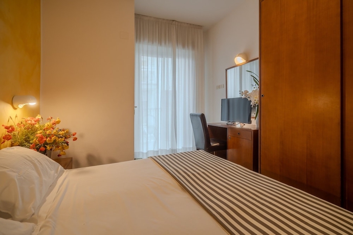 Imagen de la habitación del Hotel Mia. Foto 14