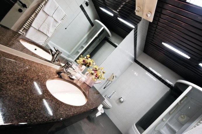 Imagen de la habitación del Hotel Michelangelo - Biella. Foto 5