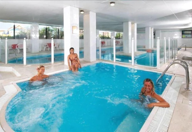 Imagen de la piscina del Hotel Milton, Cattolica. Foto 20