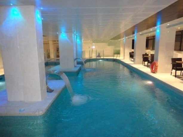 Imagen de la piscina del Hotel Milton. Foto 19