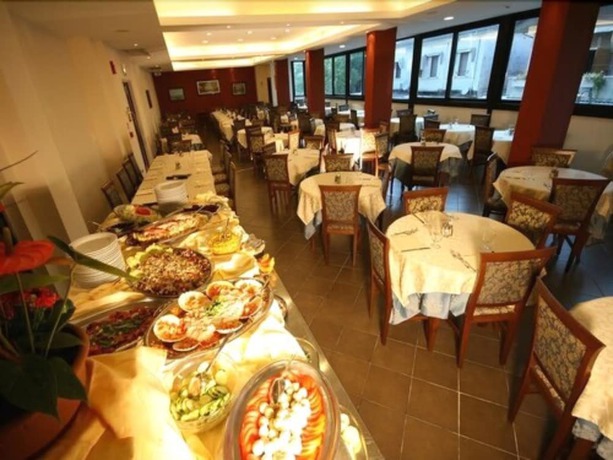 Imagen del bar/restaurante del Hotel Milton. Foto 2