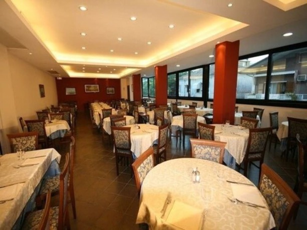 Imagen del bar/restaurante del Hotel Milton. Foto 3