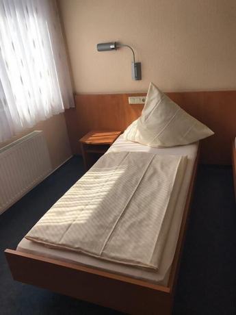 Imagen de la habitación del Hotel Montan. Foto 3
