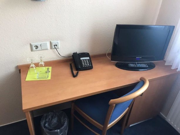 Imagen de la habitación del Hotel Montan. Foto 6