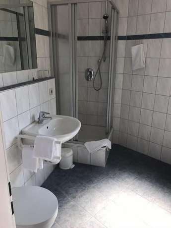 Imagen de la habitación del Hotel Montan. Foto 7