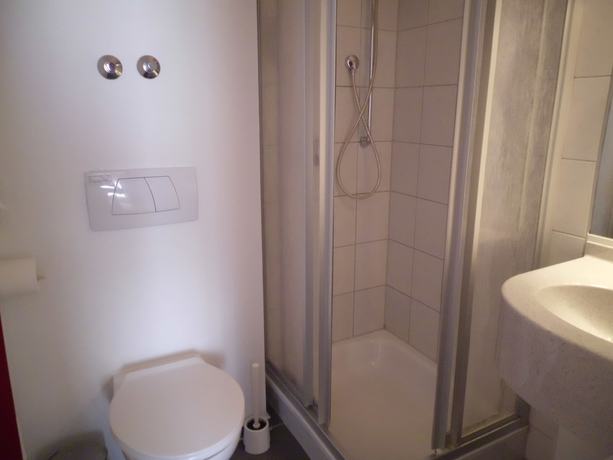 Imagen de la habitación del Hotel Montana Lauenau. Foto 10