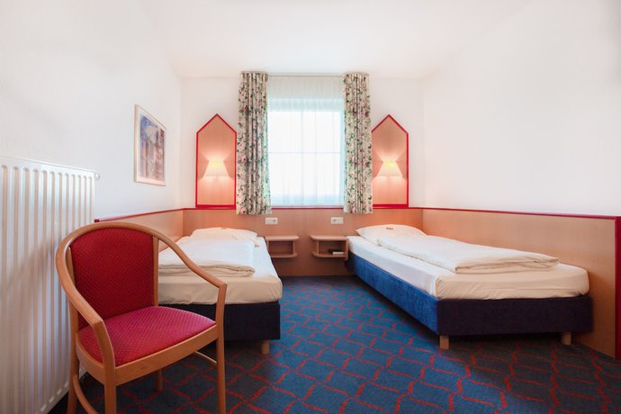 Imagen de la habitación del Hotel Montana Lauenau. Foto 13