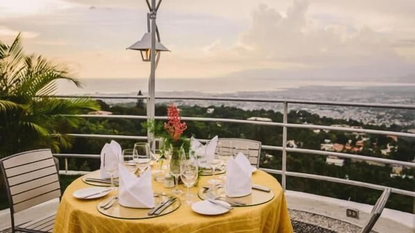 Imagen del bar/restaurante del Hotel Montana, Puerto Pr&iacute;ncipe. Foto 13