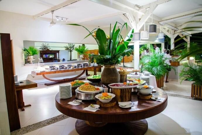 Imagen del bar/restaurante del Hotel Montana, Puerto Pr&iacute;ncipe. Foto 14