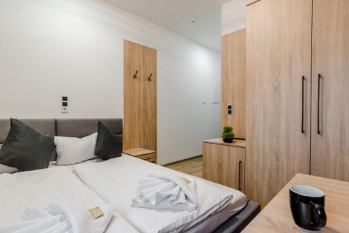 Imagen de la habitación del Hotel Montenegro. Foto 15