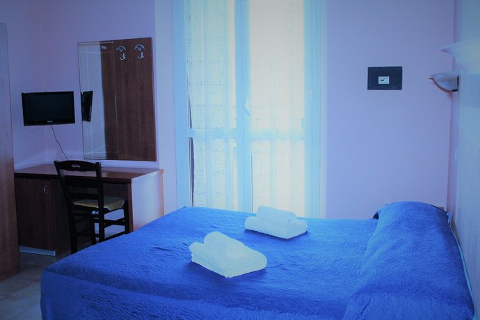 Imagen de la habitación del Hotel Moon Light. Foto 4