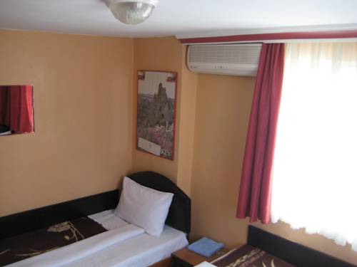 Imagen de la habitación del Hotel Necmi. Foto 4