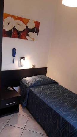 Imagen de la habitación del Hotel New Marilu. Foto 11