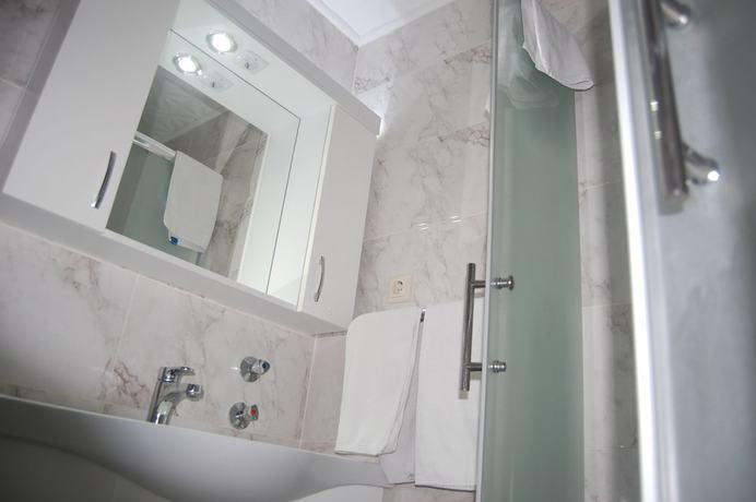 Imagen de la habitación del Hotel Nil Alav. Foto 7