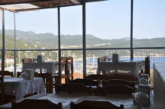 Imagen del bar/restaurante del Hotel Nisa. Foto 2