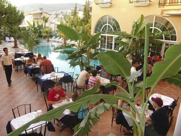 Imagen del bar/restaurante del Hotel Olivia, Kusadasi. Foto 5