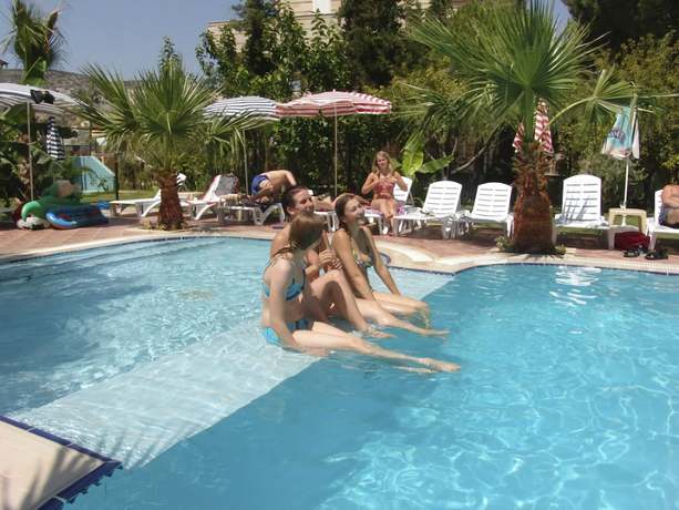 Imagen de la piscina del Hotel Olivia, Kusadasi. Foto 17