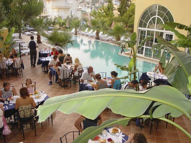 Imagen del bar/restaurante del Hotel Olivia, Kusadasi. Foto 7