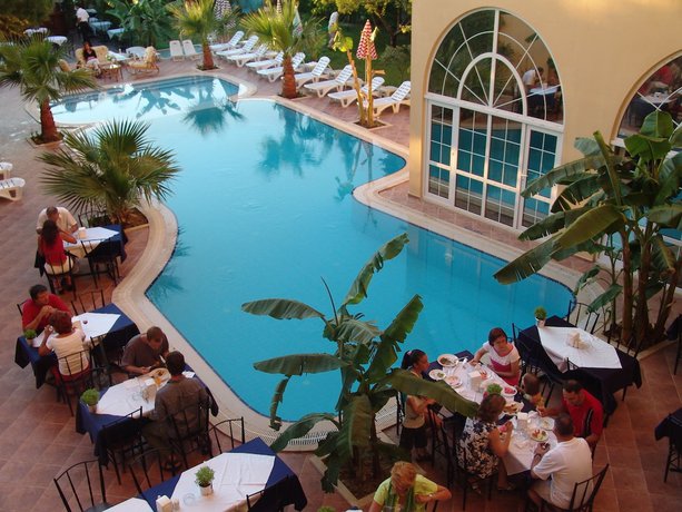 Imagen del bar/restaurante del Hotel Olivia, Kusadasi. Foto 8