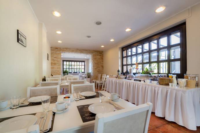 Imagen del bar/restaurante del Hotel Omega. Foto 4