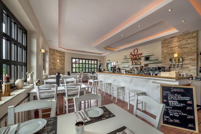 Imagen del bar/restaurante del Hotel Omega. Foto 6