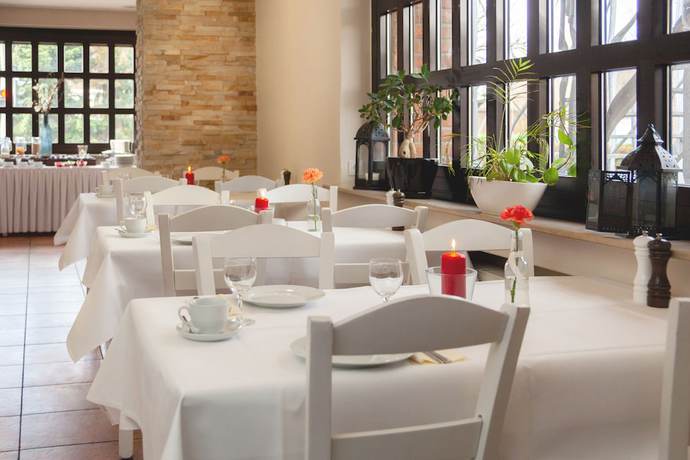 Imagen del bar/restaurante del Hotel Omega. Foto 10