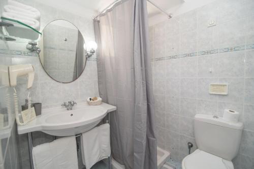 Imagen de la habitación del Hotel Omirikon. Foto 7