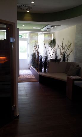 Imagen de la piscina del Hotel Orbtal. Foto 7