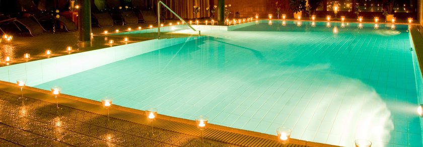 Imagen de la piscina del Hotel Orbtal. Foto 10