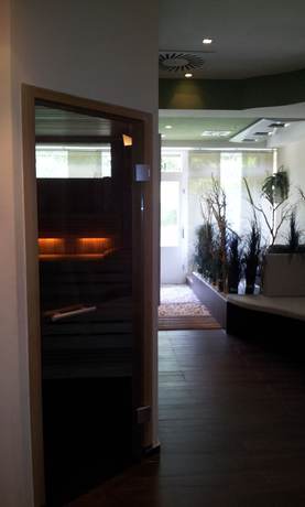 Imagen de la piscina del Hotel Orbtal. Foto 14