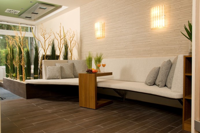 Imagen de la piscina del Hotel Orbtal. Foto 15