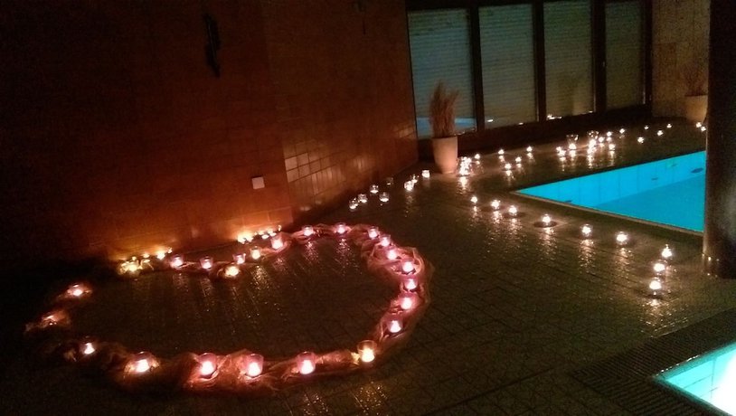 Imagen de la piscina del Hotel Orbtal. Foto 17