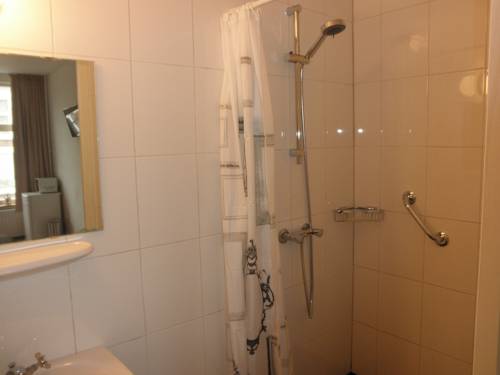 Imagen de la habitación del Hotel Orion. Foto 14