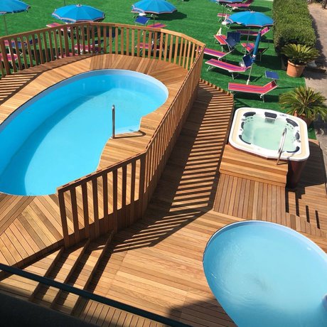 Imagen de la piscina del Hotel Palazzo Caveja. Foto 15