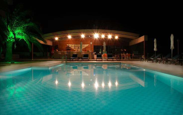 Imagen de la piscina del Hotel Palm Beach Arsuz. Foto 16