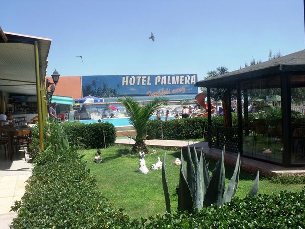 Imagen de la piscina del Hotel Palmera Resort. Foto 15