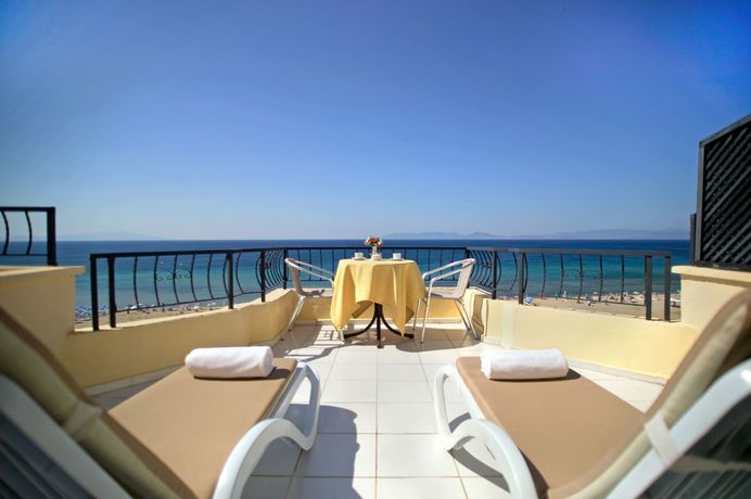 Imagen de la habitación del Hotel Palmera Resort. Foto 4