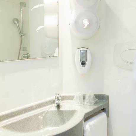 Imagen de la habitación del Hotel Parc Azur Toulon. Foto 7