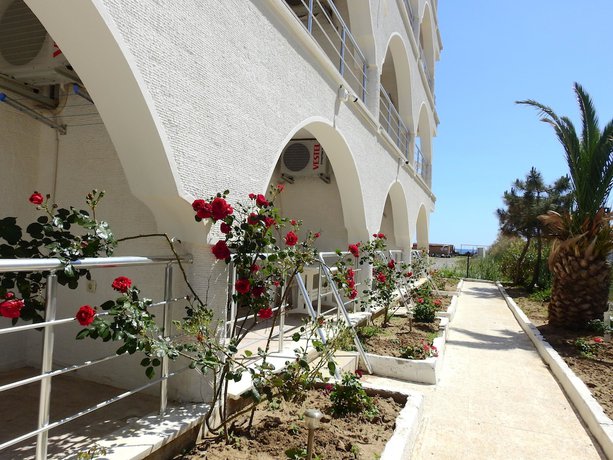 Imagen de los exteriores del Hotel Paris. Foto 13