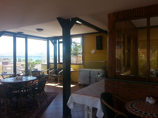 Imagen del bar/restaurante del Hotel Park. Foto 2