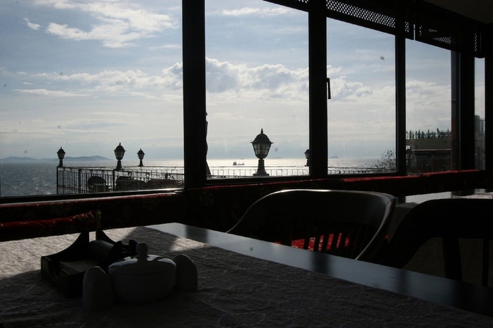 Imagen del bar/restaurante del Hotel Peninsula. Foto 2