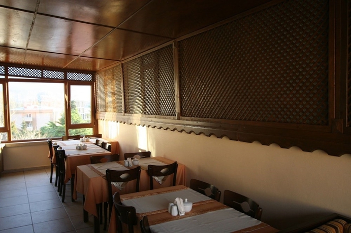 Imagen del bar/restaurante del Hotel Peninsula. Foto 3