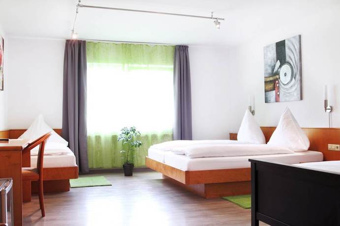 Imagen de la habitación del Hotel Pension Kaempfelbach. Foto 2