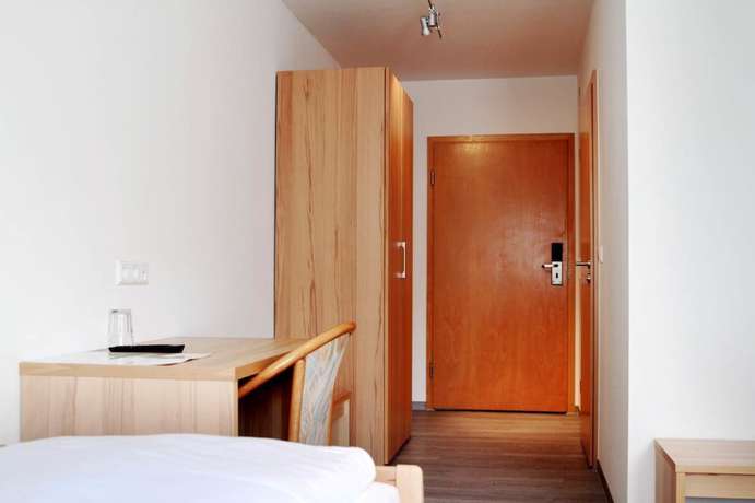 Imagen de la habitación del Hotel Pension Kaempfelbach. Foto 3