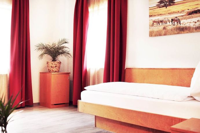 Imagen de la habitación del Hotel Pension Kaempfelbach. Foto 4