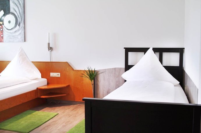 Imagen de la habitación del Hotel Pension Kaempfelbach. Foto 7